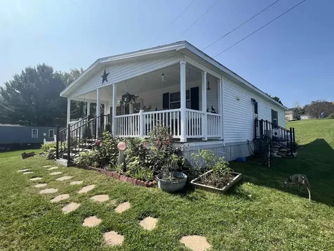 22 Lakeview Road Grand Isle VT 05458