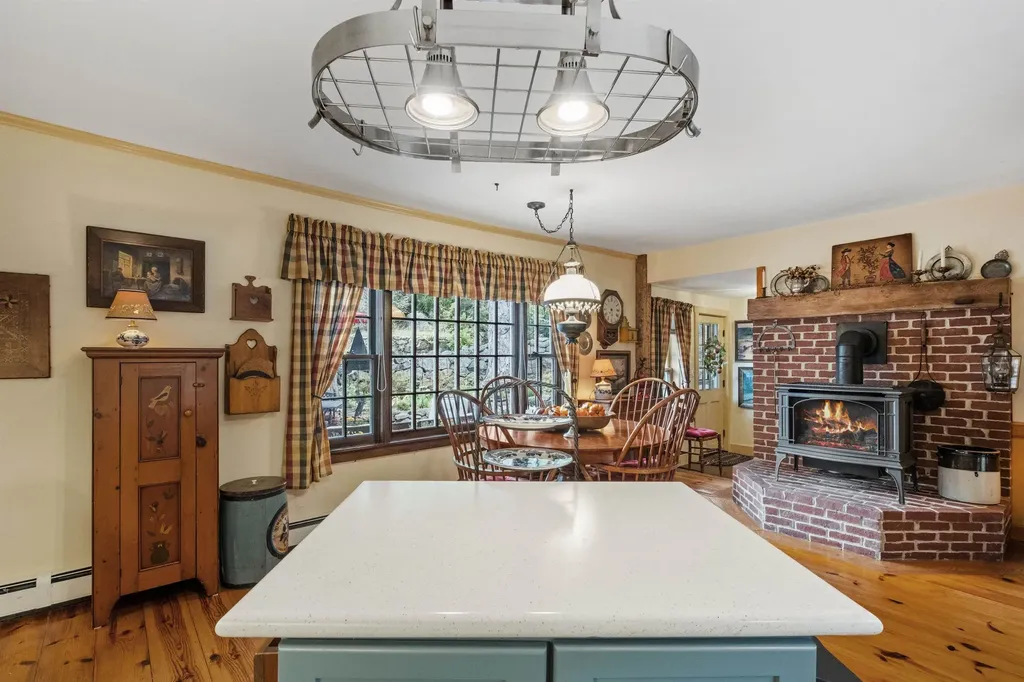 160 Waterloo Street Warner NH 03278