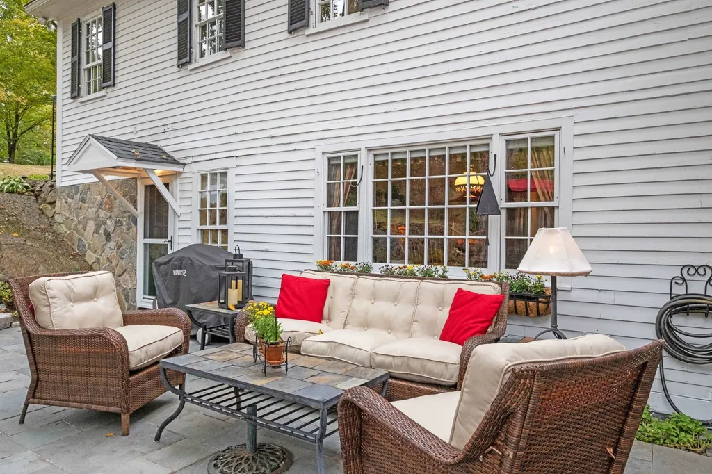 160 Waterloo Street Warner NH 03278