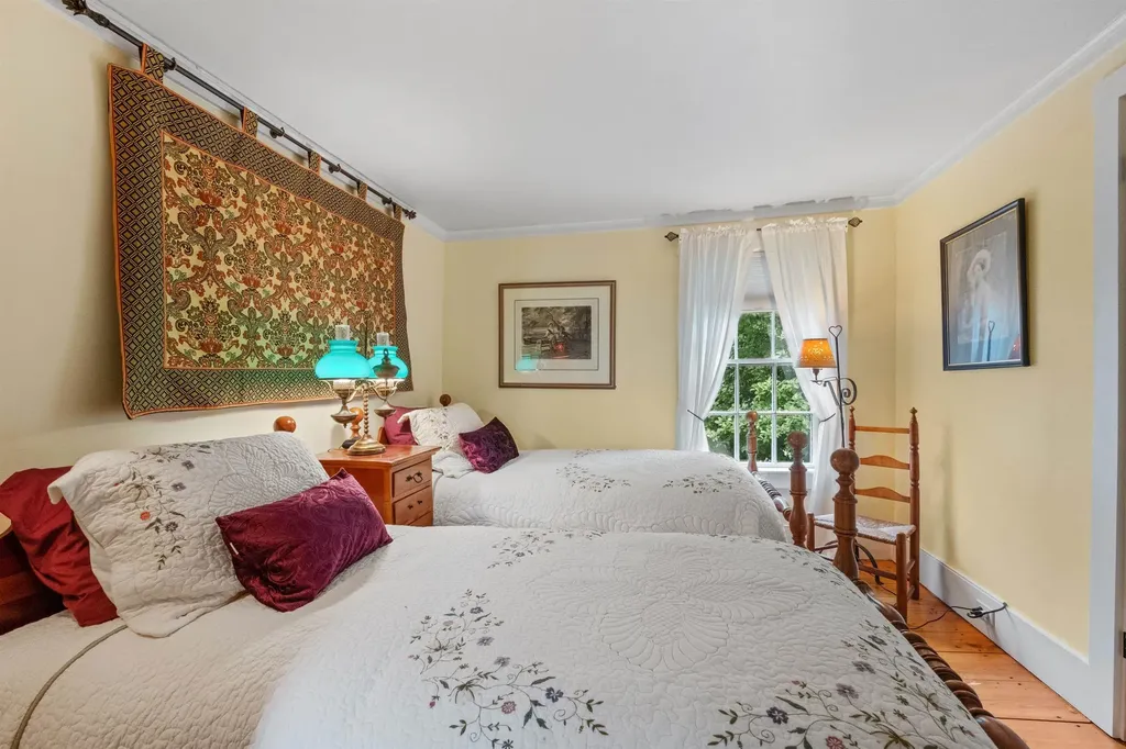 160 Waterloo Street Warner NH 03278