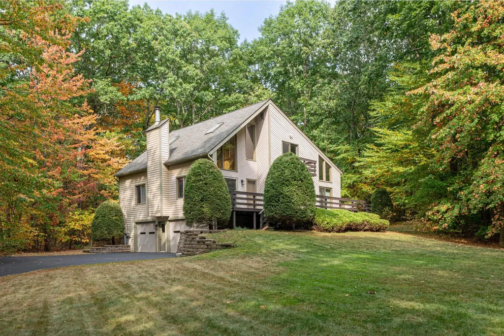 41 Seasons Lane Londonderry NH 03053