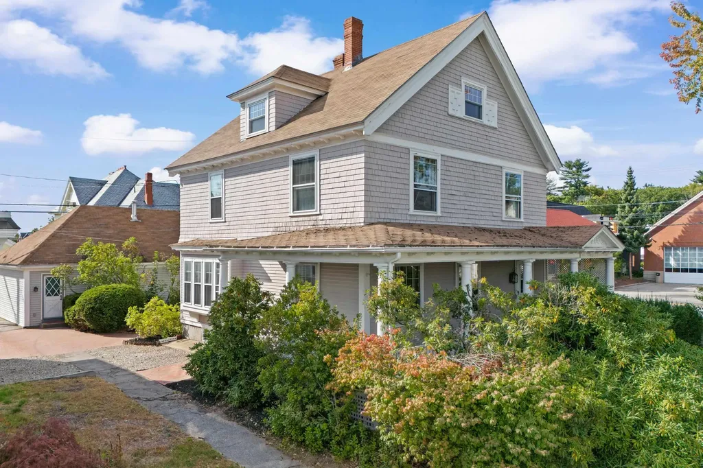 788 Chestnut Street Manchester NH 03104