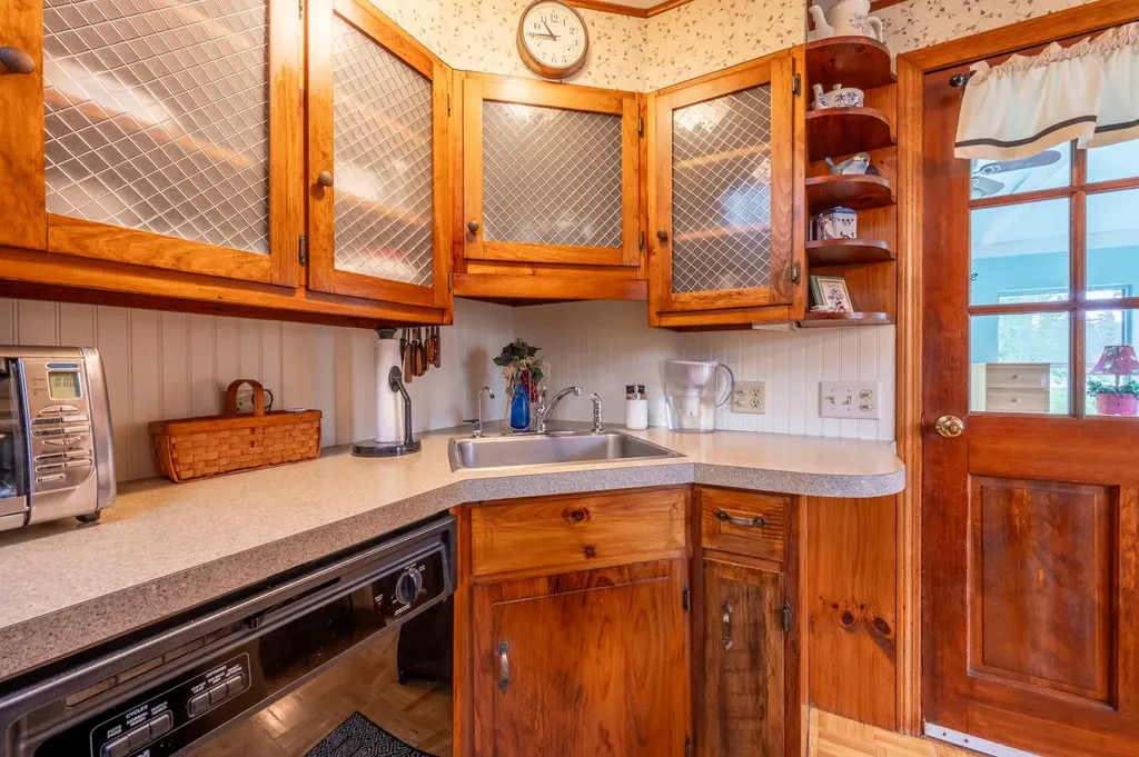 49 Woodrow Avenue Franklin NH 03235