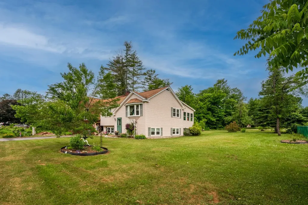 49 Woodrow Avenue Franklin NH 03235