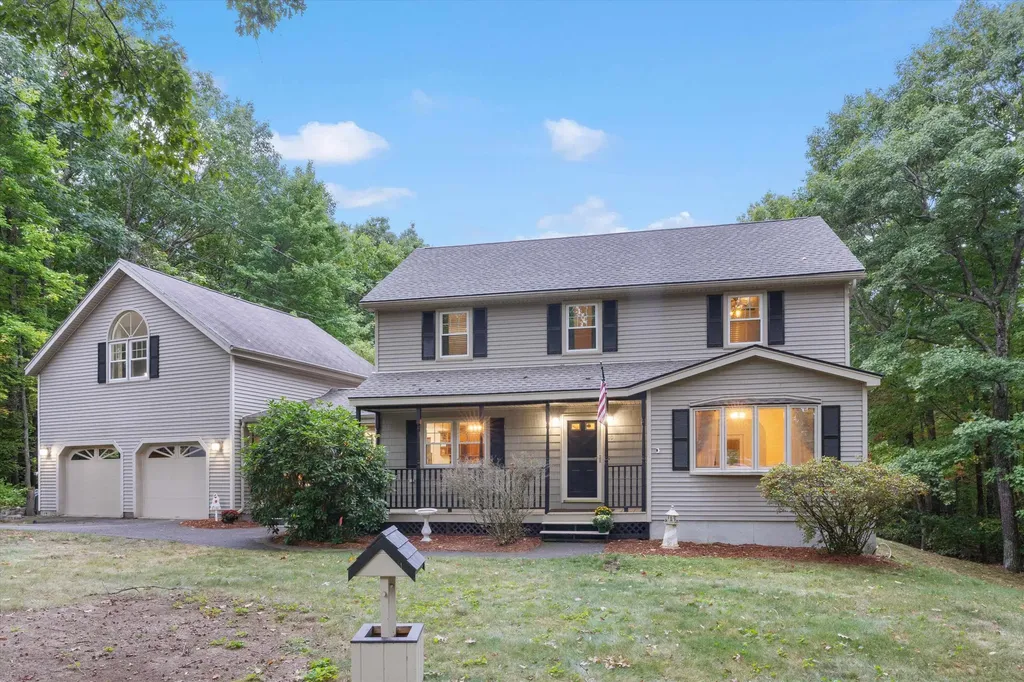 10 Monarch Avenue Goffstown NH 03045
