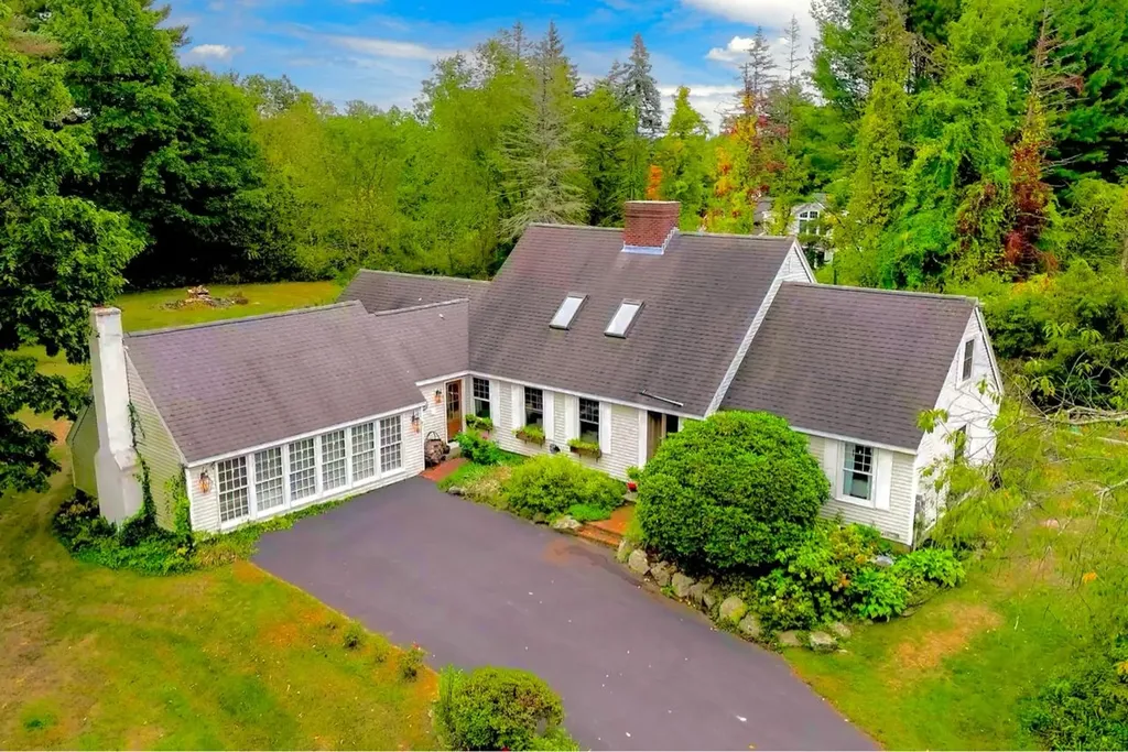 2 Spruce Meadow Drive North Hampton NH 03862