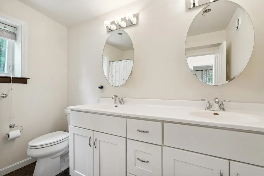 115 School Street Hartford VT 05009