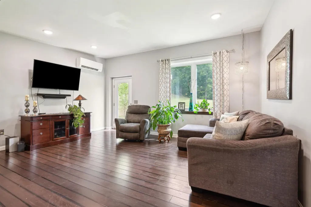 115 School Street Hartford VT 05009