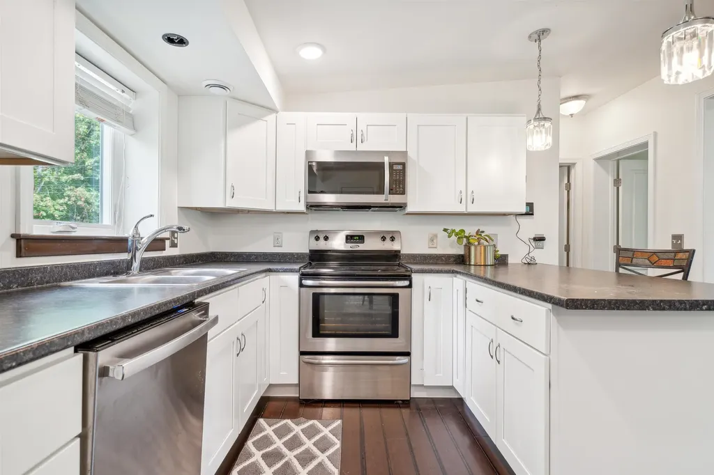 115 School Street Hartford VT 05009