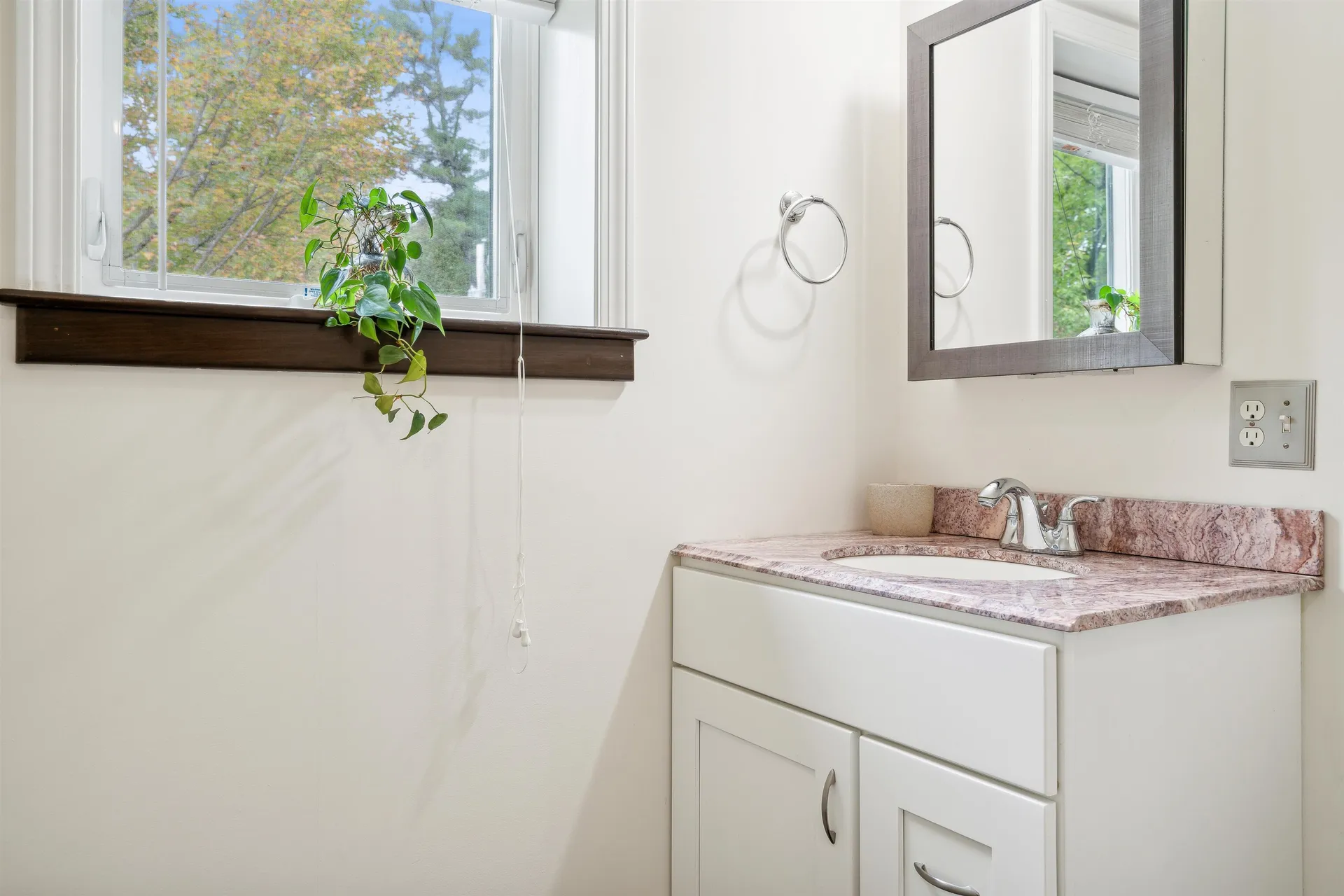 115 School Street Hartford VT 05009