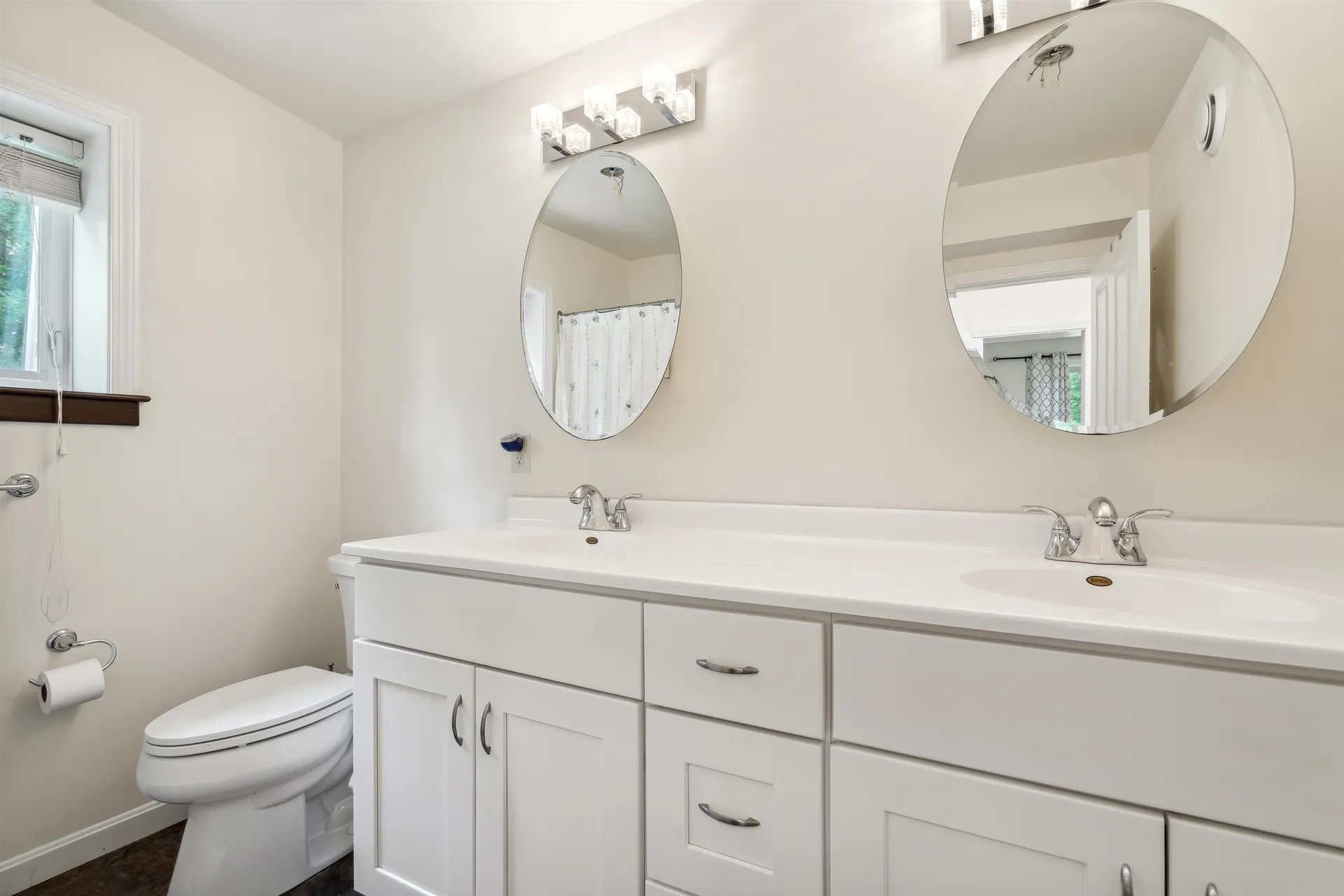 115 School Street Hartford VT 05009