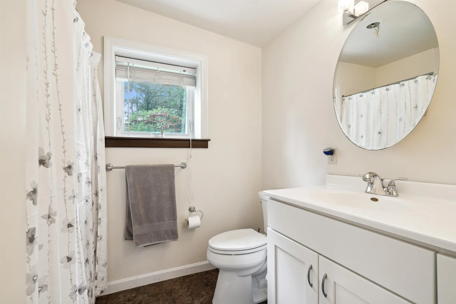 115 School Street Hartford VT 05009