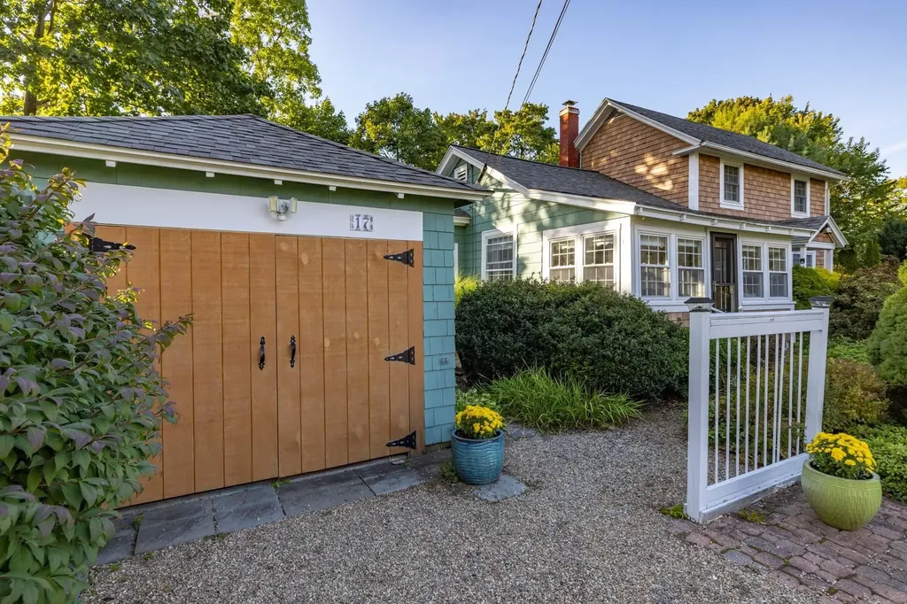 17 Wyman Avenue Kittery ME 03904