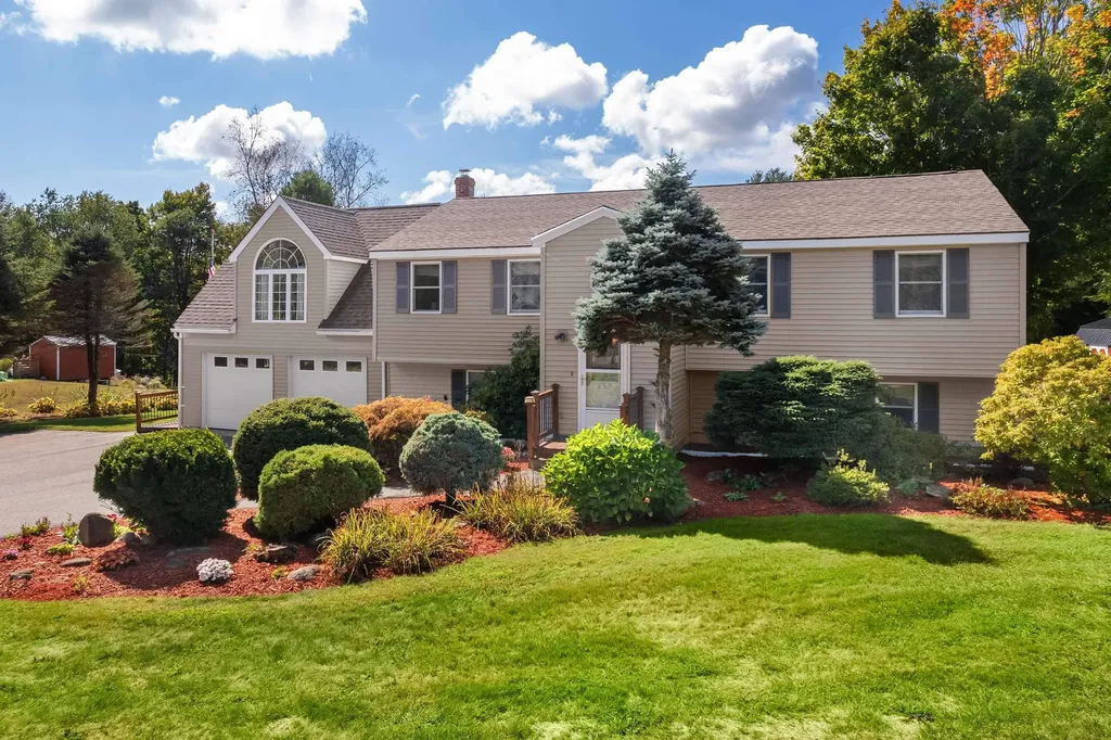 235 Hanscom Road Eliot ME 03903