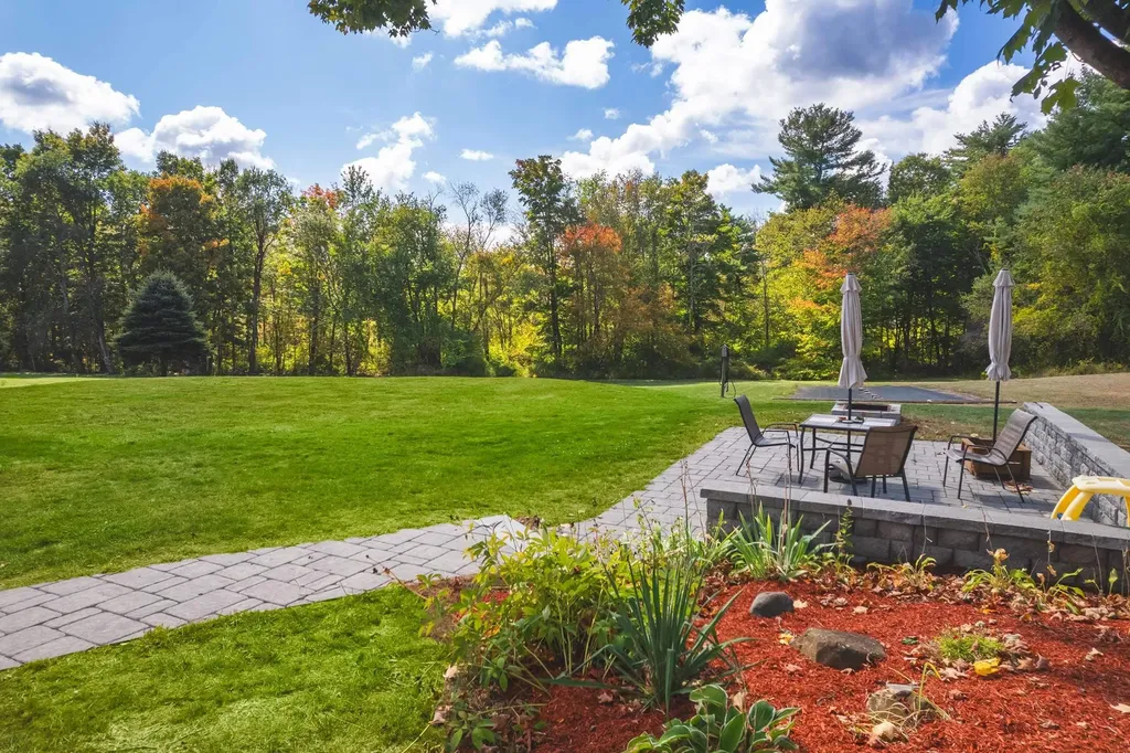 235 Hanscom Road Eliot ME 03903