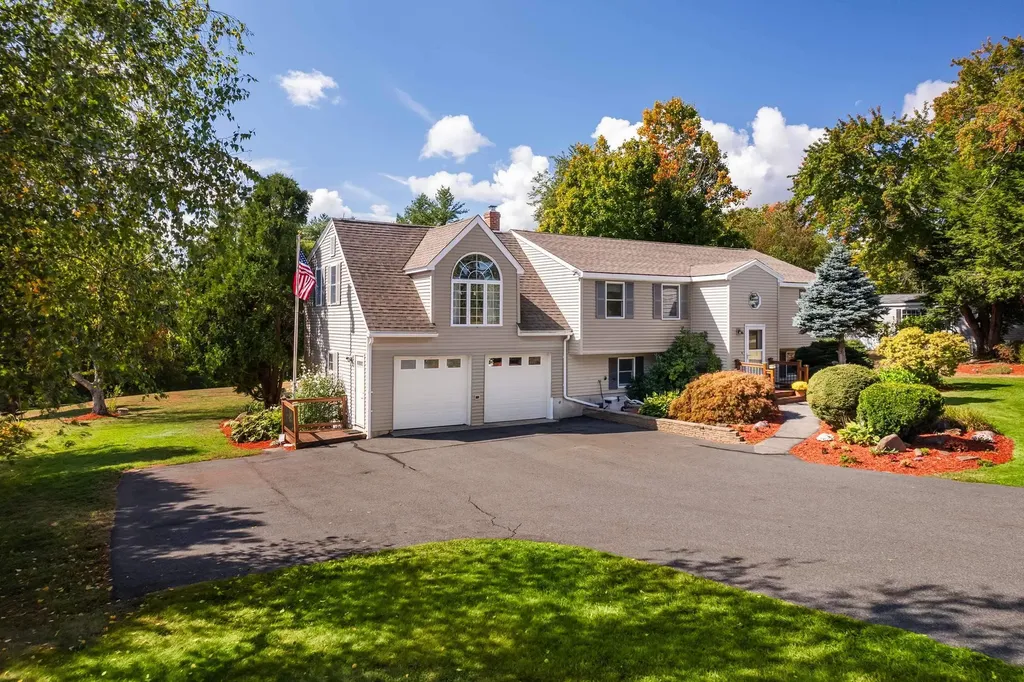 235 Hanscom Road Eliot ME 03903