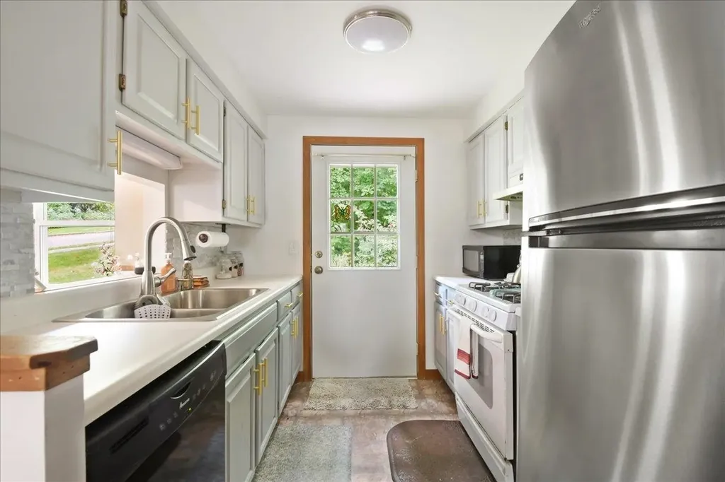 18 Valade Park Burlington VT 05408