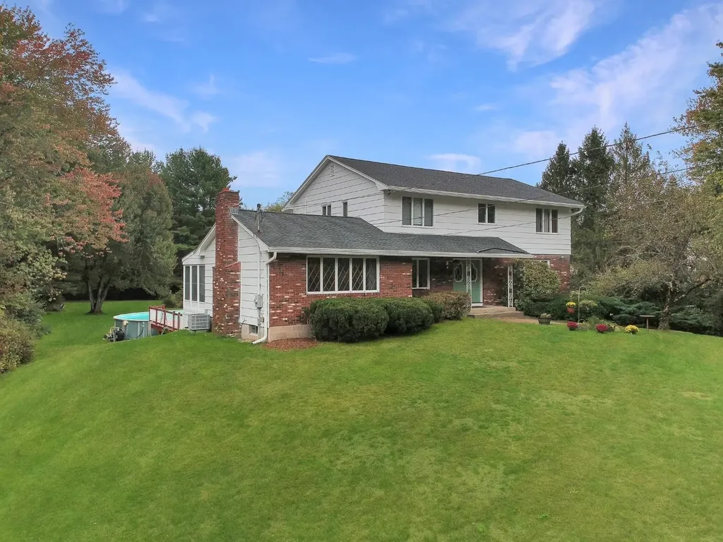 93 Old Bridge Street Pelham NH 03076