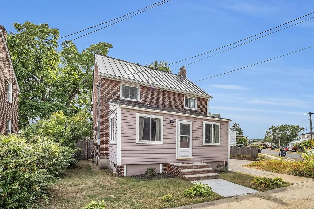 22 Grand Avenue Nashua NH 03060