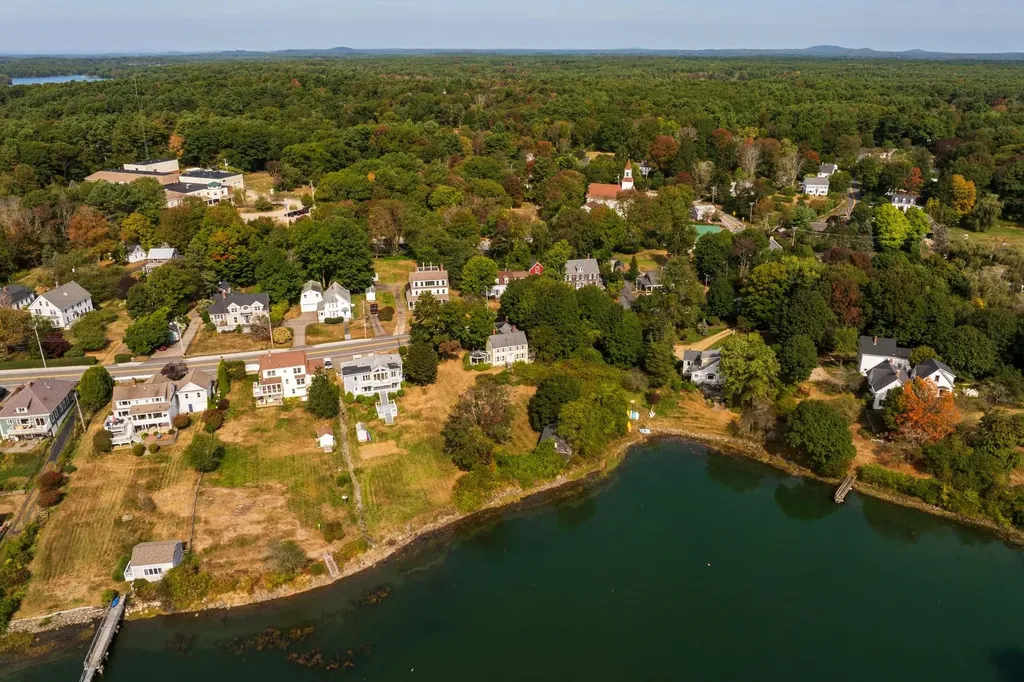 134 Pepperrell Road Kittery ME 03905