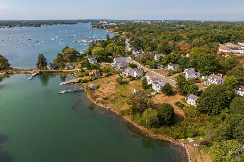 134 Pepperrell Road Kittery ME 03905