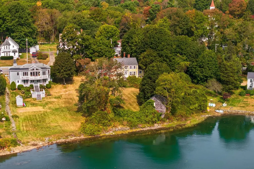 134 Pepperrell Road Kittery ME 03905