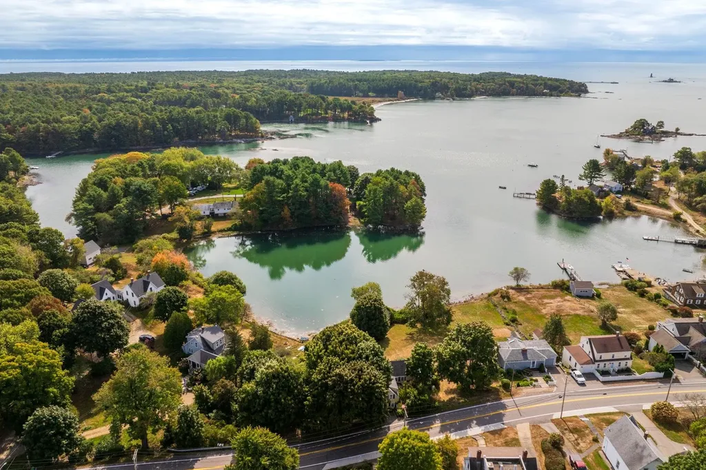 134 Pepperrell Road Kittery ME 03905