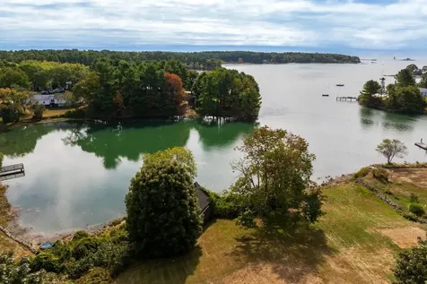 134 Pepperrell Road Kittery ME 03905