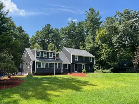 17 Apple Blossom Drive Londonderry NH 03053