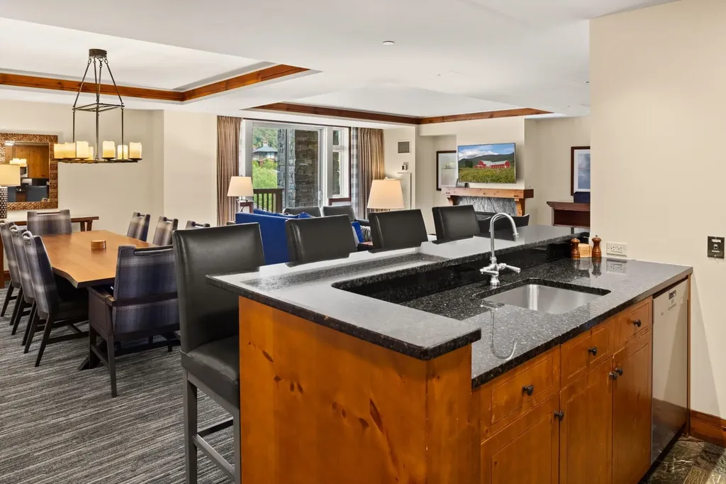 7412 Mountain Road Stowe VT 05672