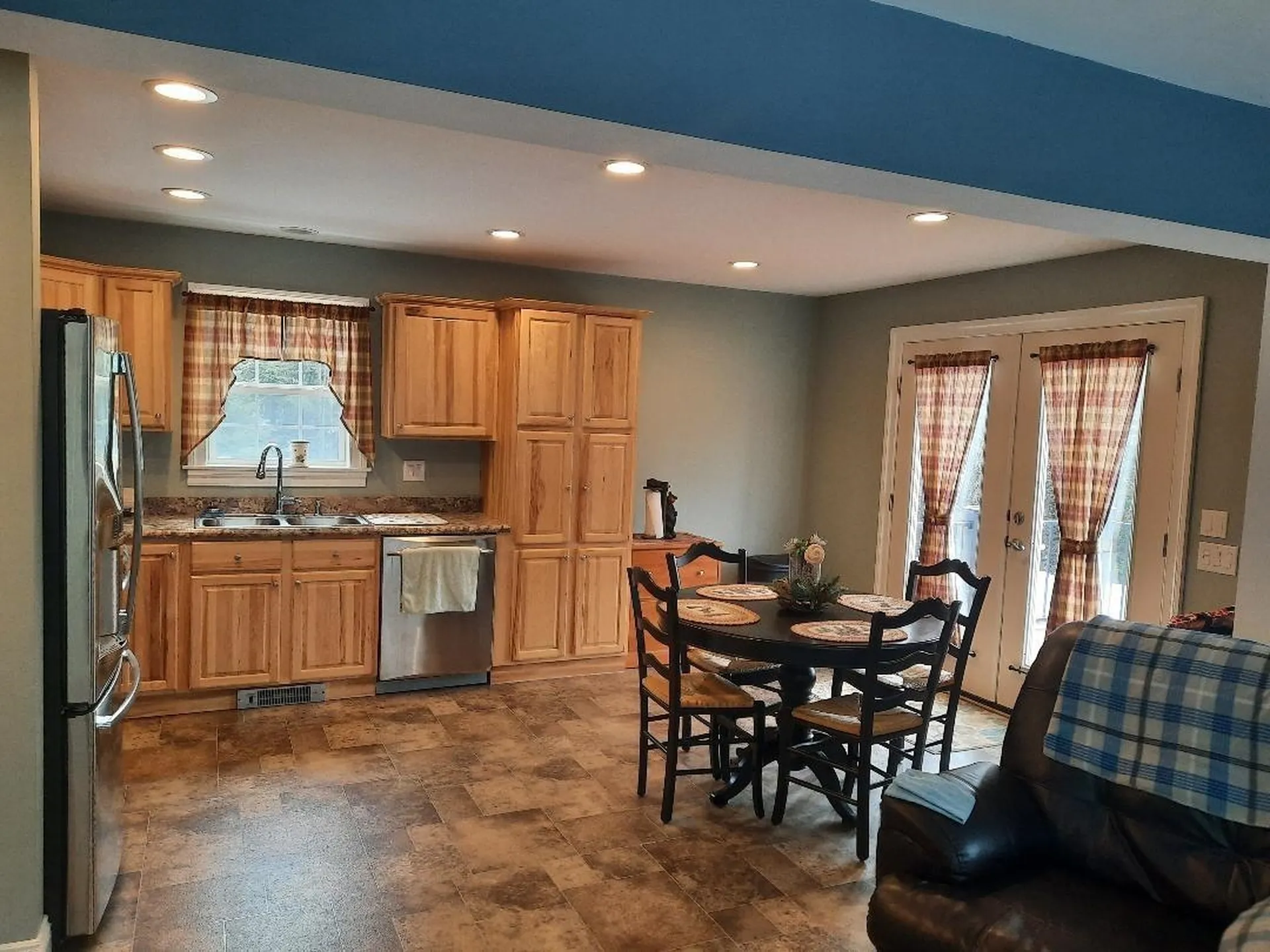8 Fox Run Pittsburg NH 03592