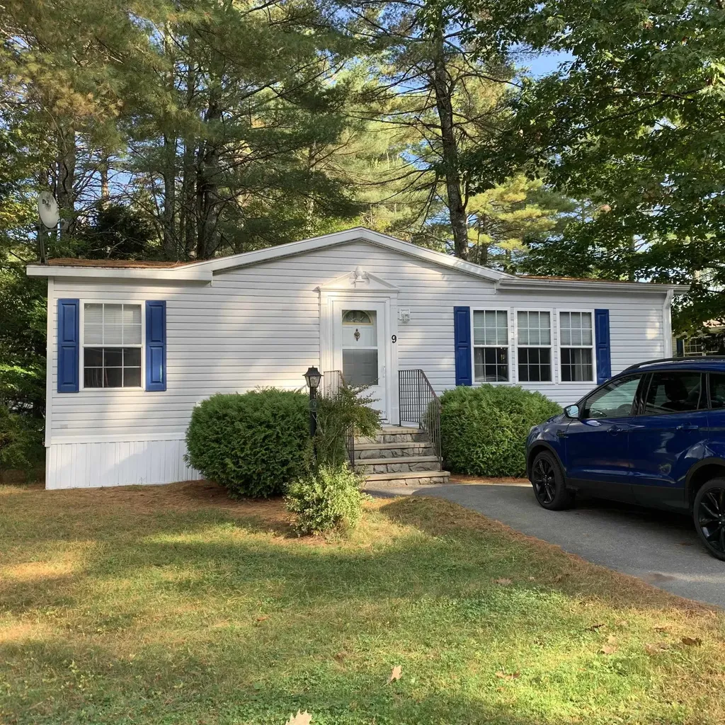 9 Lark Lane Rochester NH 03868-0000