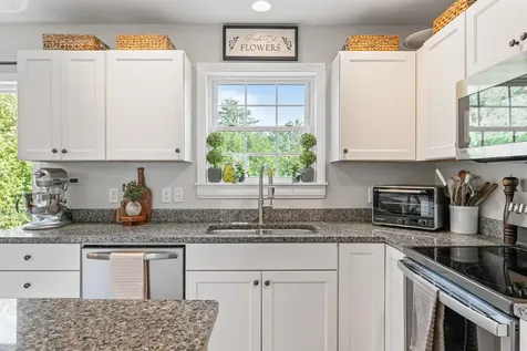 6 N Gardens Lane Milton VT 05468