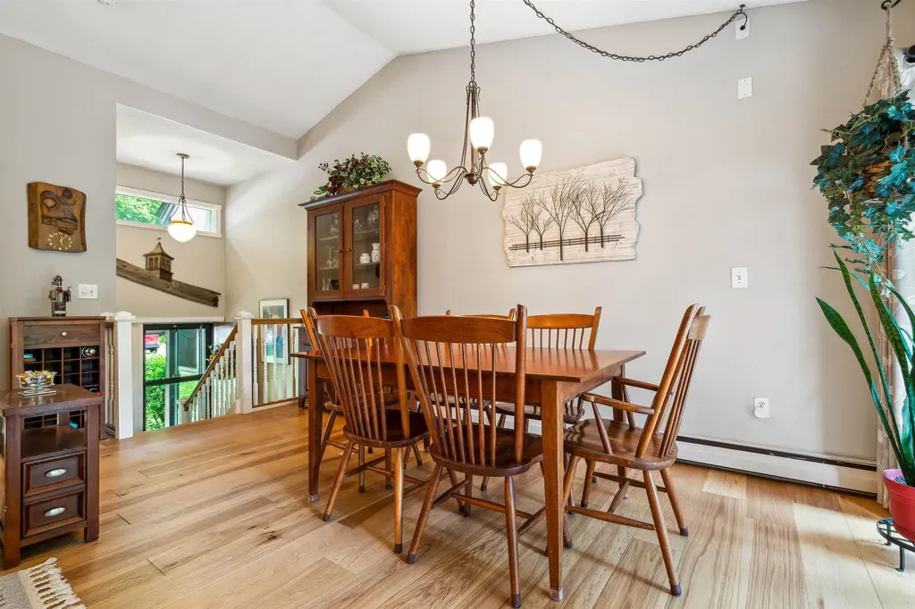 253 Old Quechee Road Hartford VT 05059