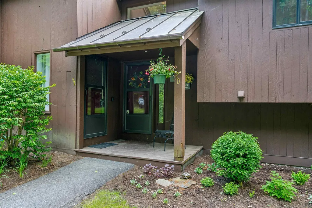253 Old Quechee Road Hartford VT 05059