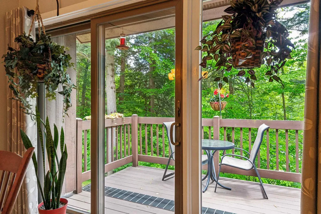 253 Old Quechee Road Hartford VT 05059