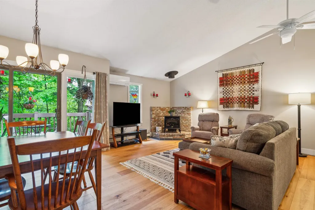 253 Old Quechee Road Hartford VT 05059