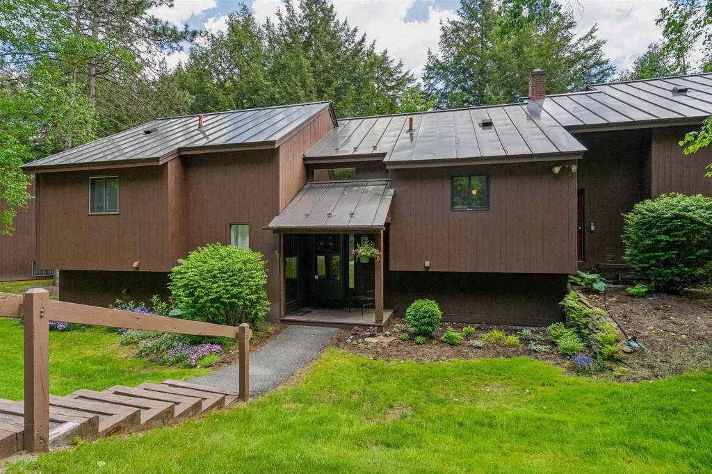 253 Old Quechee Road Hartford VT 05059