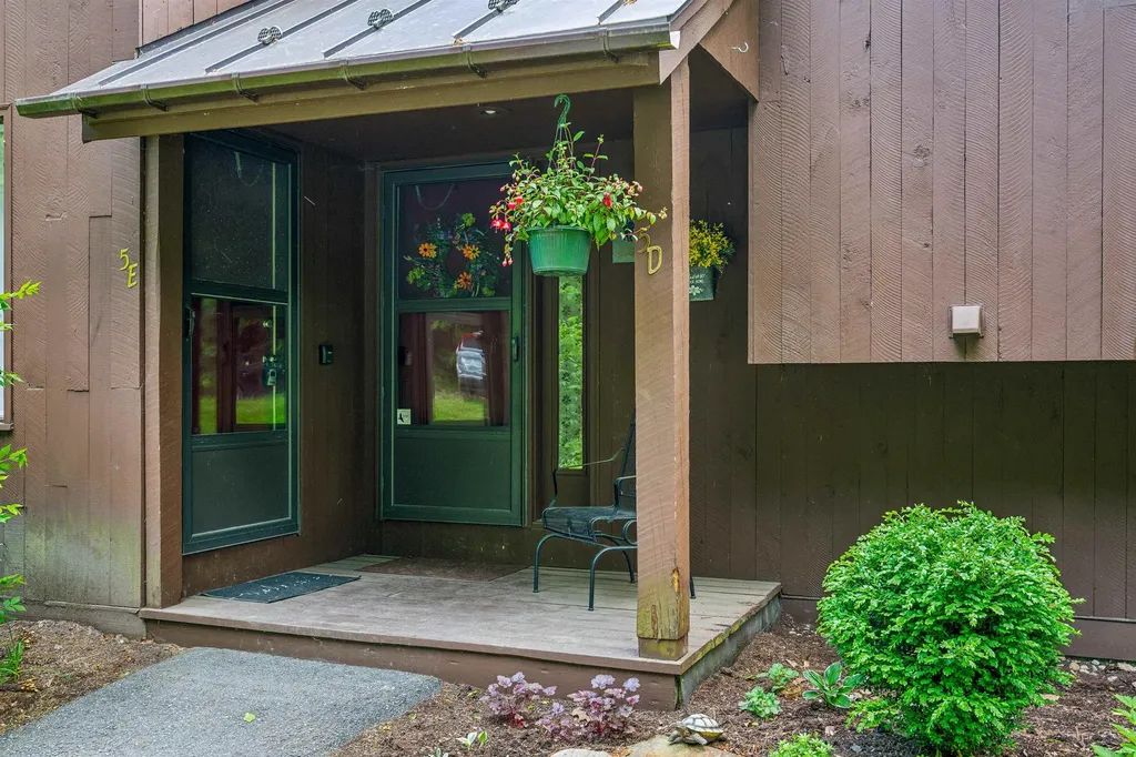 253 Old Quechee Road Hartford VT 05059