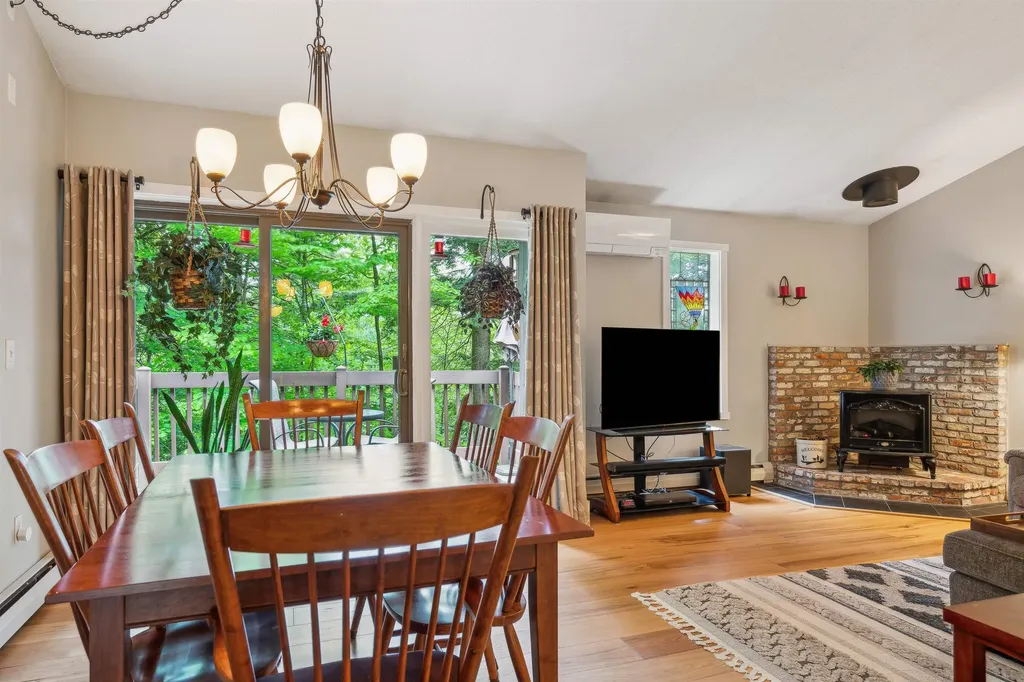253 Old Quechee Road Hartford VT 05059
