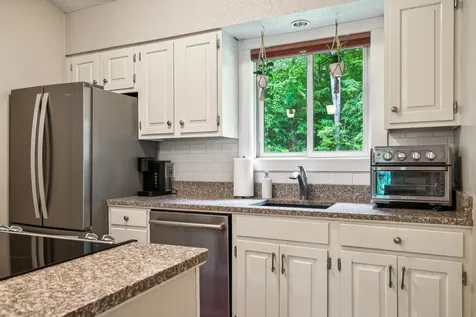 253 Old Quechee Road Hartford VT 05059