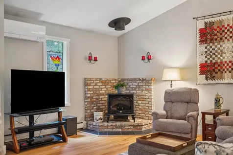 253 Old Quechee Road Hartford VT 05059