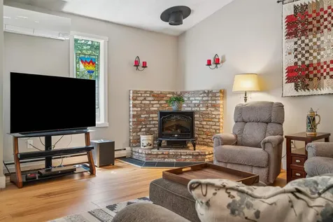253 Old Quechee Road Hartford VT 05059