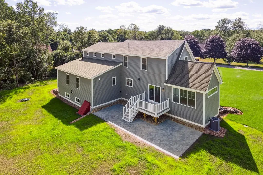 3 Garrett Road North Hampton NH 03862