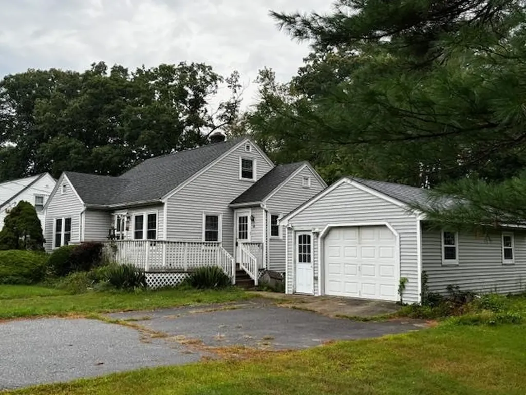 38 Lake Street Salem NH 03079