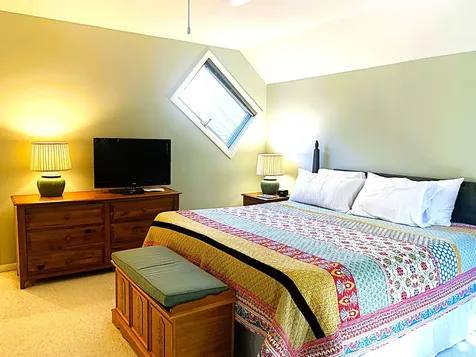 90 Kingfisher Road Hartford VT 05059