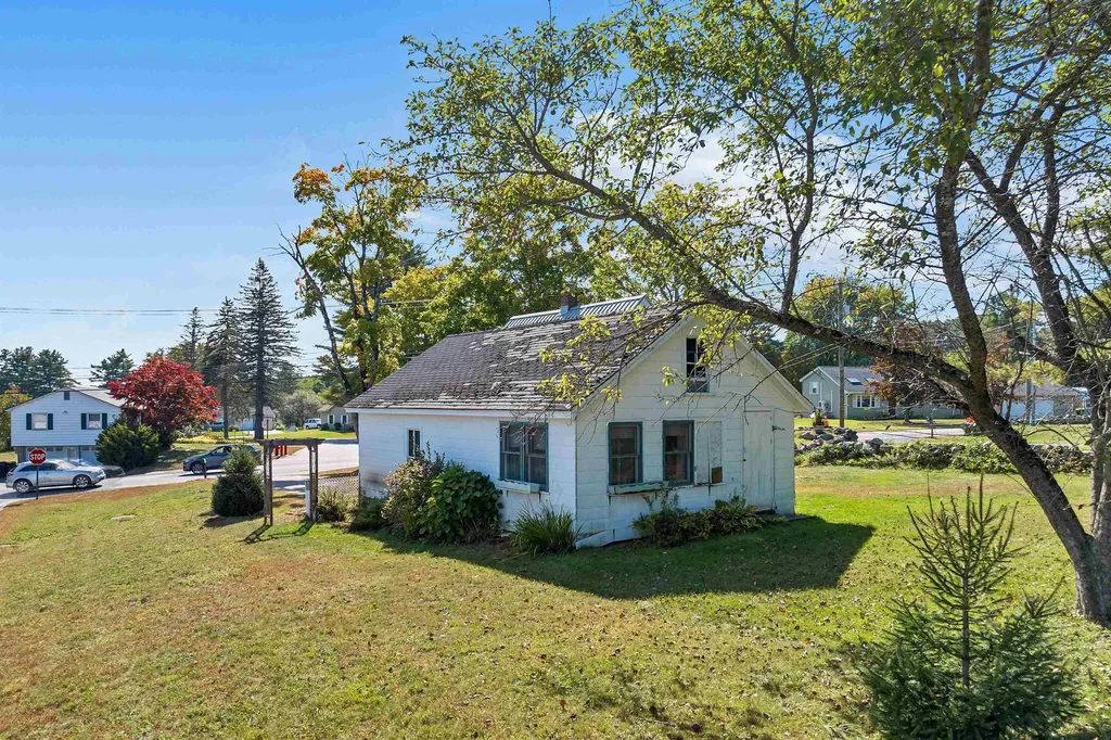 763 Elm Street Laconia NH 03246