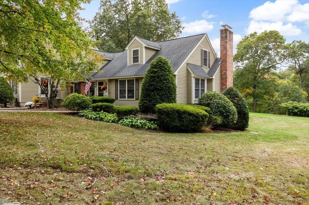 8 Seaver Brook Lane Plaistow NH 03865