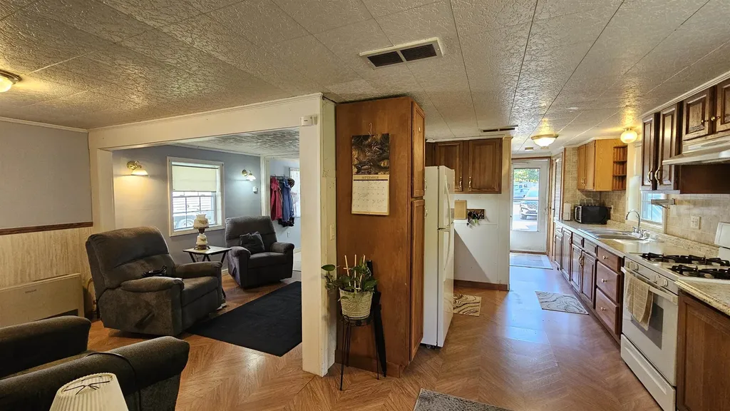 22 Gena Avenue Derry NH 03038