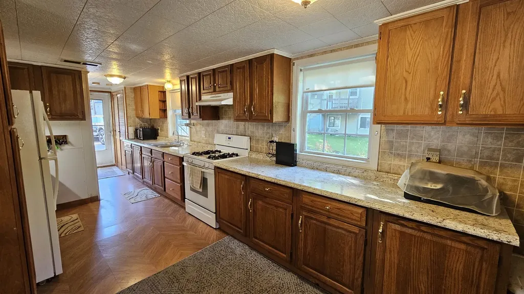 22 Gena Avenue Derry NH 03038